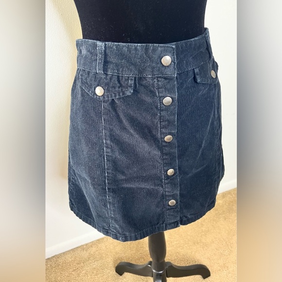BDG Urban Outfitters black corduroy button front mini skirt medium EUC - Picture 4 of 8